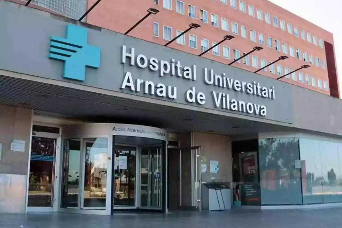 Entrada de l'Hospital Arnau de Vilanova de Lleida
