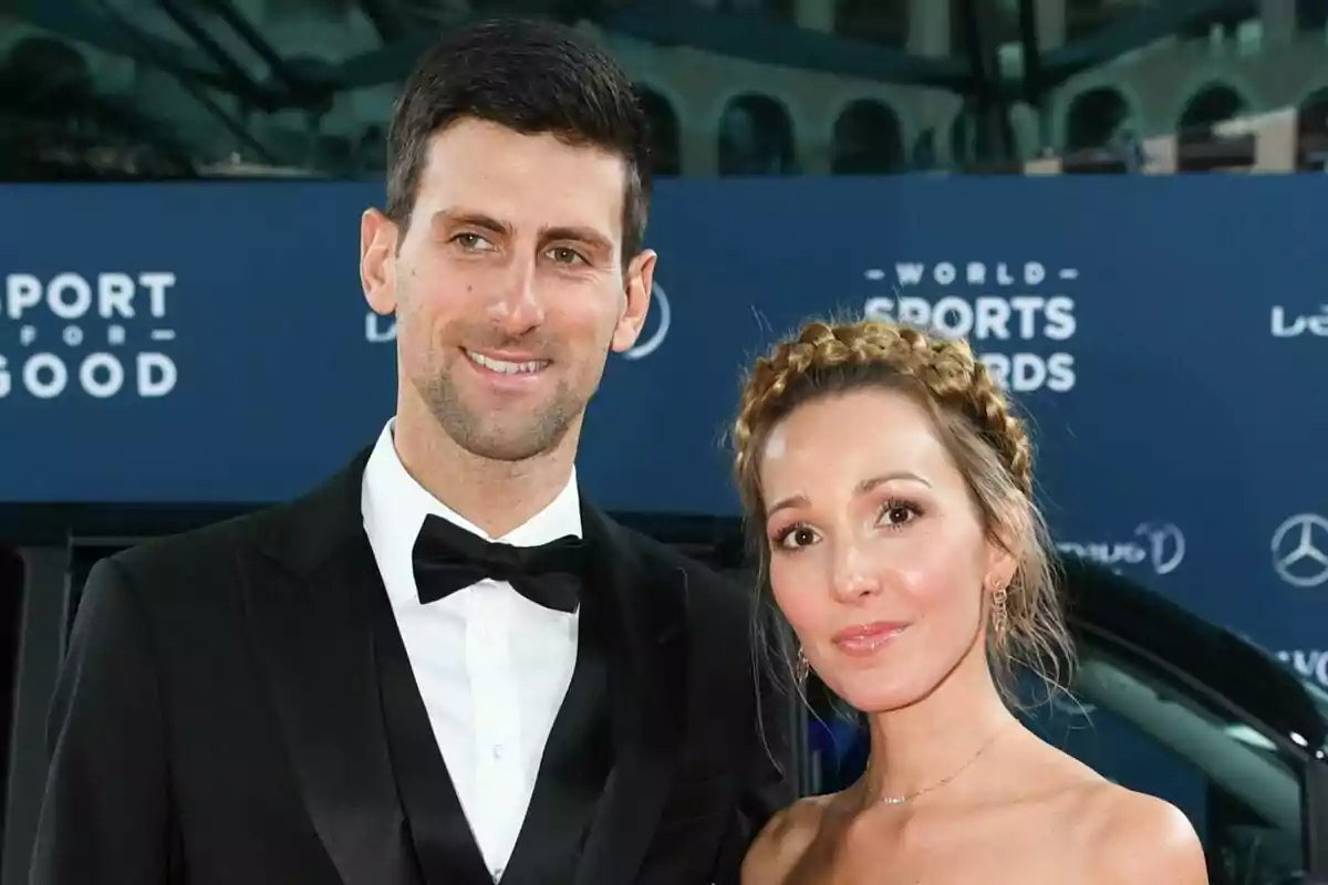 Imatge de Novak Djokovic amb la seva parella Jelena, posant en un photocall