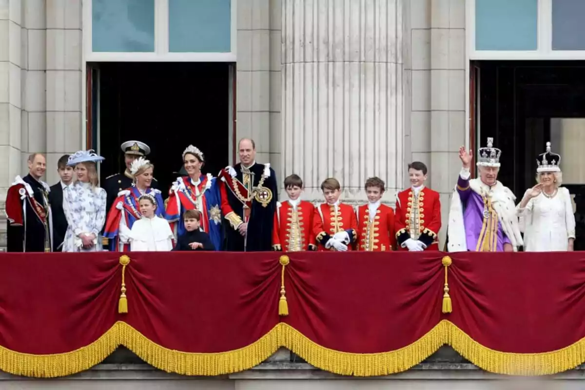 A group of people dressed in formal and colorful suits is on a balcony decorated with red and gold curtains in front of a building with columns. A group of people dressed in formal and colorful suits is on a balcony decorated with red and gold curtains in front of a building with columns.