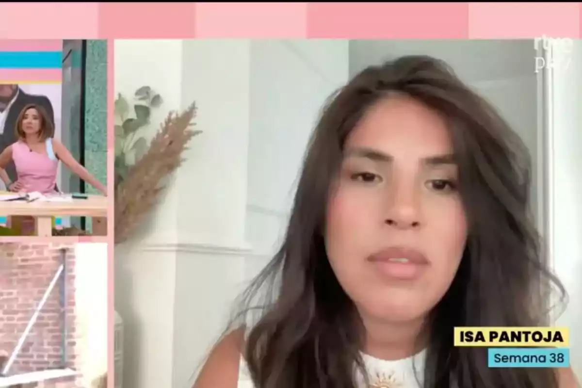Dona de cabell llarg i fosc apareix en primer pla durant una videotrucada en un programa de televisió, a la cantonada inferior dreta es mostra un requadre amb el nom Isa Pantoja i la frase Setmana 38 Dona de cabell llarg i fosc apareix en primer pla durant una videotrucada en un programa de televisió, a la cantonada inferior dreta es mostra un requadre amb el nom Isa Pantoja i la frase Setmana 38
