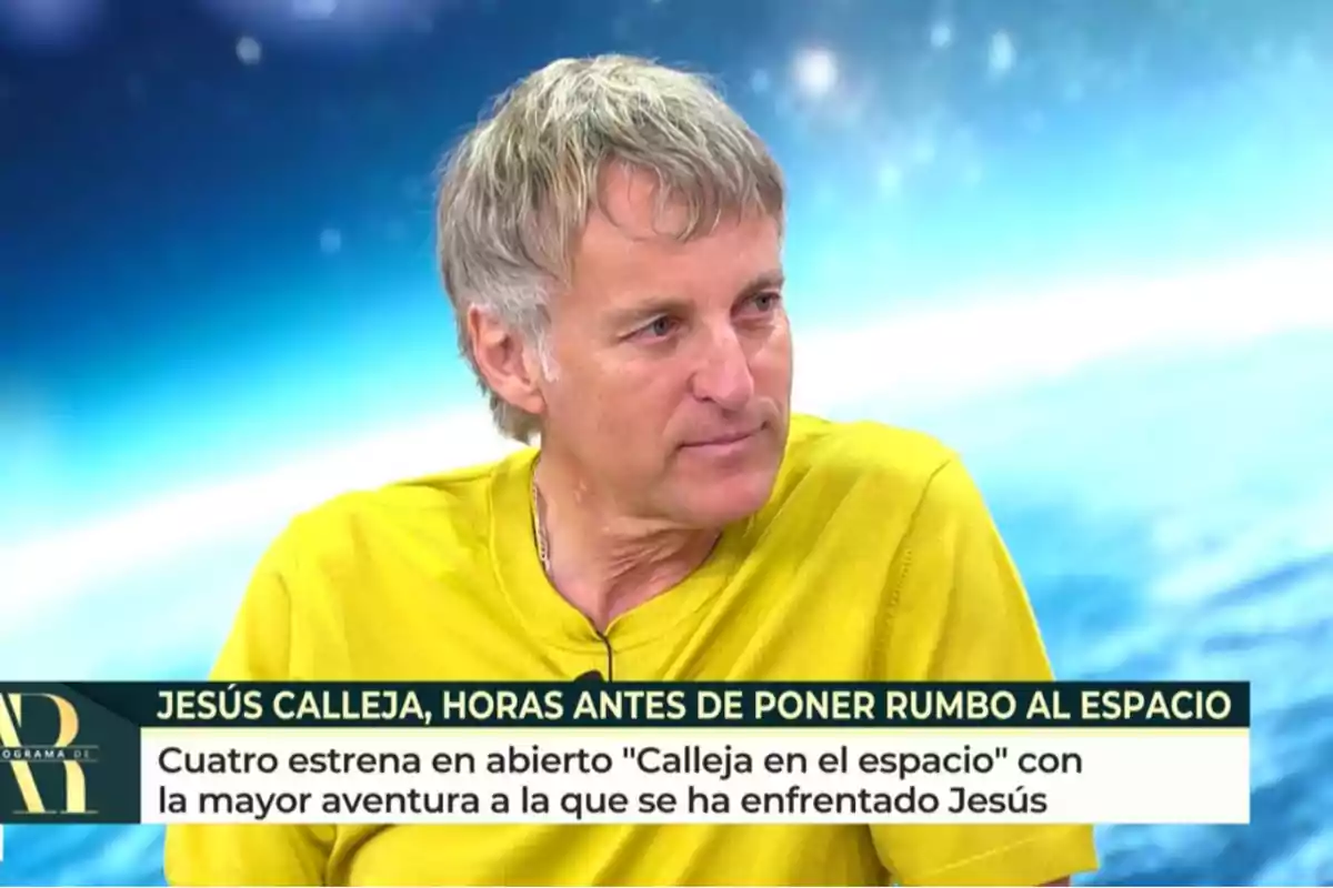 Jesús Calleja amb samarreta groga apareix a 'El programa de AR' amb un fons blau i text en pantalla que menciona un estrena relacionada amb una aventura espacial.