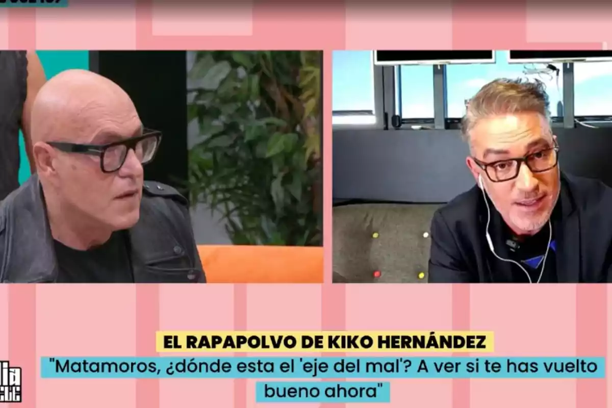 Dos homes conversen en una videotrucada, un d'ells porta ulleres i una jaqueta de cuir, mentre que l'altre també porta ulleres i auriculars, el text a la part inferior menciona un comentari sobre l' Dos homes conversen en una videotrucada, un d'ells porta ulleres i una jaqueta de cuir, mentre que l'altre també porta ulleres i auriculars, el text a la part inferior menciona un comentari sobre l'