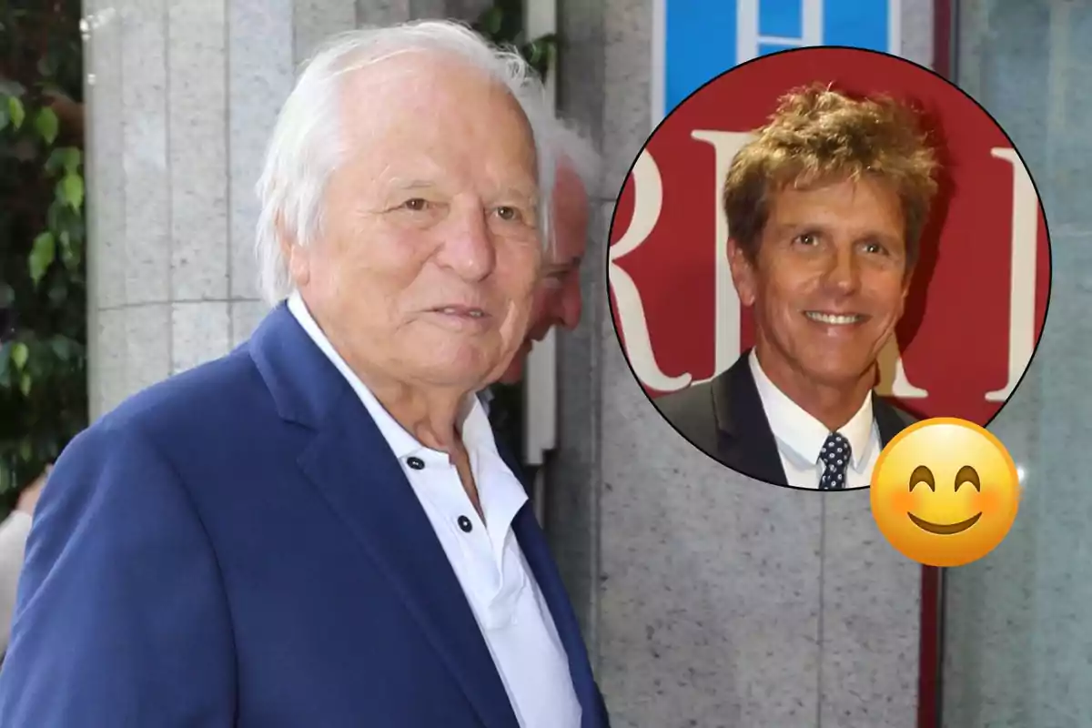 Un home gran amb cabell blanc i jaqueta blava està dret a l'aire lliure; hi ha un requadre amb la imatge d'un altre home somrient i un emoji somrient.