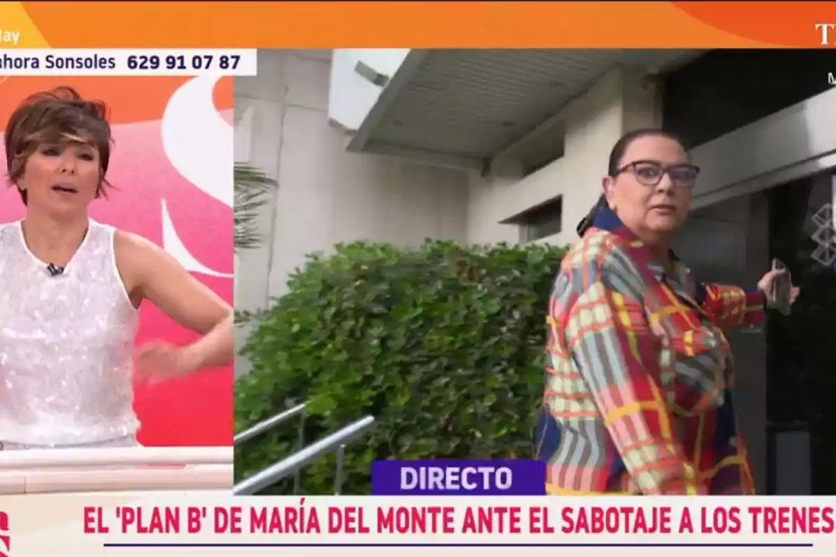 Dues dones apareixen en un programa de televisió en directe, una d'elles és en un estudi amb fons rosa i l'altra és fora d'un edifici, el text en pantalla esmenta un pla alternatiu relacionat amb un sabotatge als trens. Dues dones apareixen en un programa de televisió en directe, una d'elles és en un estudi amb fons rosa i l'altra és fora d'un edifici, el text en pantalla esmenta un pla alternatiu relacionat amb un sabotatge als trens.