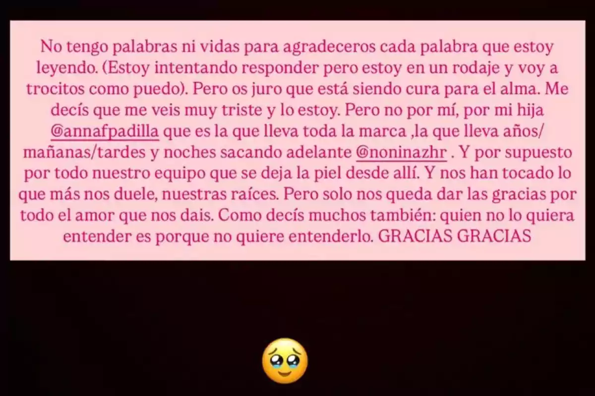 Missatge d’agraïment escrit sobre un fons rosa, on una persona expressa tristesa i gratitud pel suport rebut, esmenta la seva filla i el seu equip, i finalitza amb un emoji de carona amb ulls plorosos. Missatge d’agraïment escrit sobre un fons rosa, on una persona expressa tristesa i gratitud pel suport rebut, esmenta la seva filla i el seu equip, i finalitza amb un emoji de carona amb ulls plorosos.