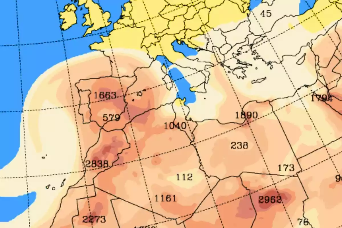 Mapa d’Europa i el nord d’Àfrica amb diferents tonalitats de colors i números que representen concentracions de pols o partícules a l’aire Mapa d’Europa i el nord d’Àfrica amb diferents tonalitats de colors i números que representen concentracions de pols o partícules a l’aire