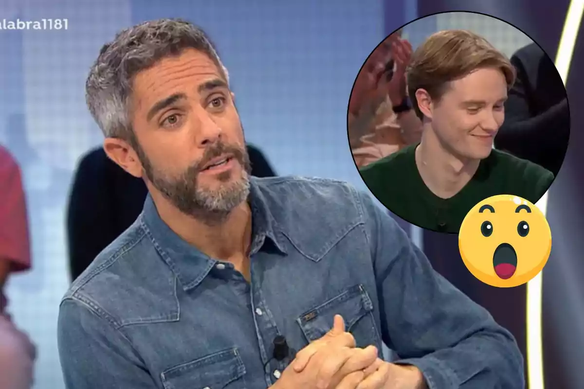 Un home amb barba i camisa de mezclilla parla en un programa de televisió, mentre en un requadre apareix un altre home jove somrient, acompanyat d'un emoji sorprès.