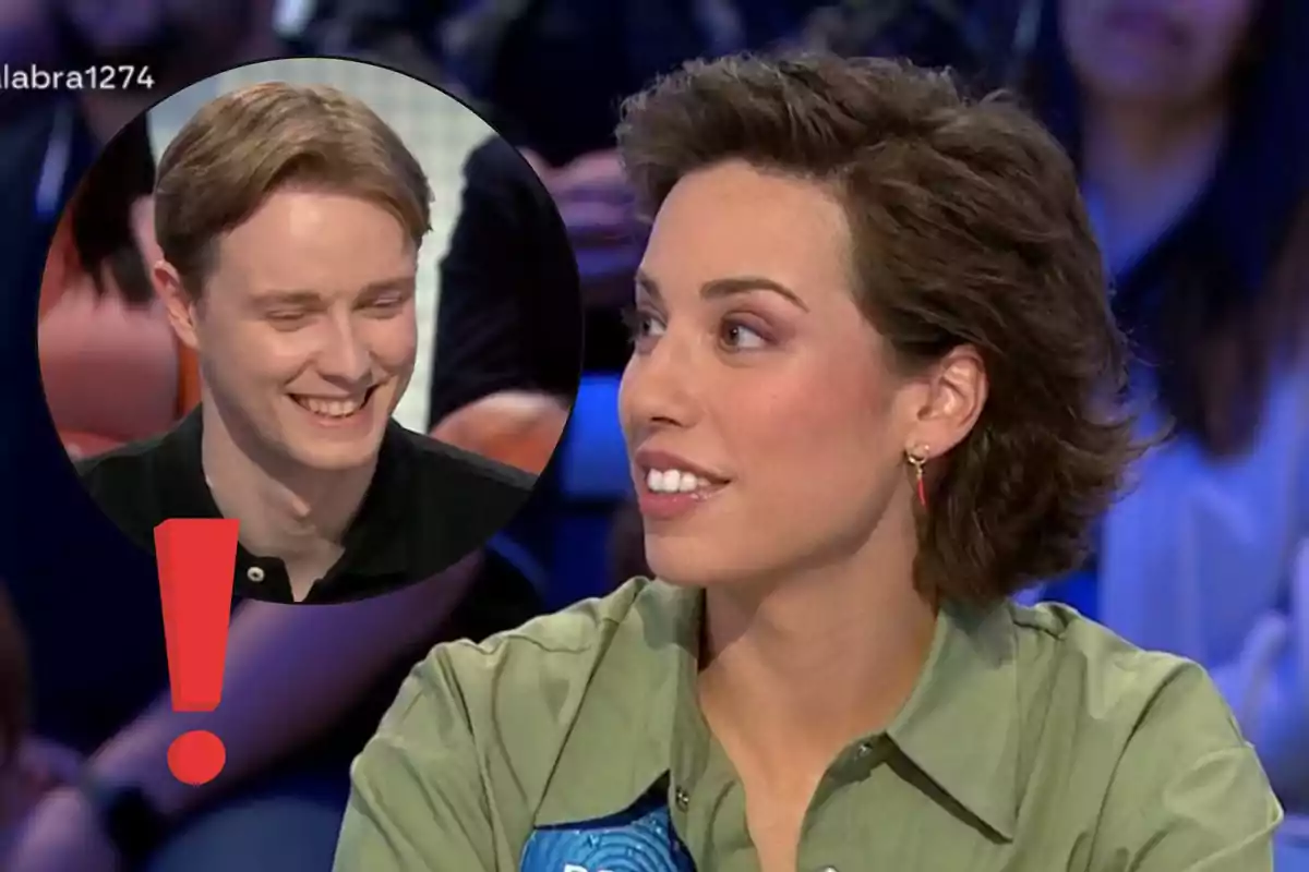 Una dona en un programa de televisió mira cap a un costat mentre en un cercle apareix un home somrient amb un signe d'exclamació vermell.