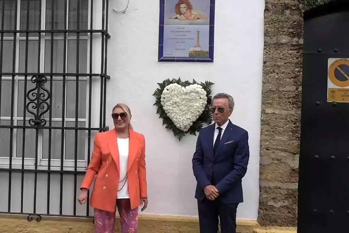 Gloria Mohedano juntament amb Jose Ortega Cano a l'homenatge de Rocío Jurado pel seu 80 aniversari