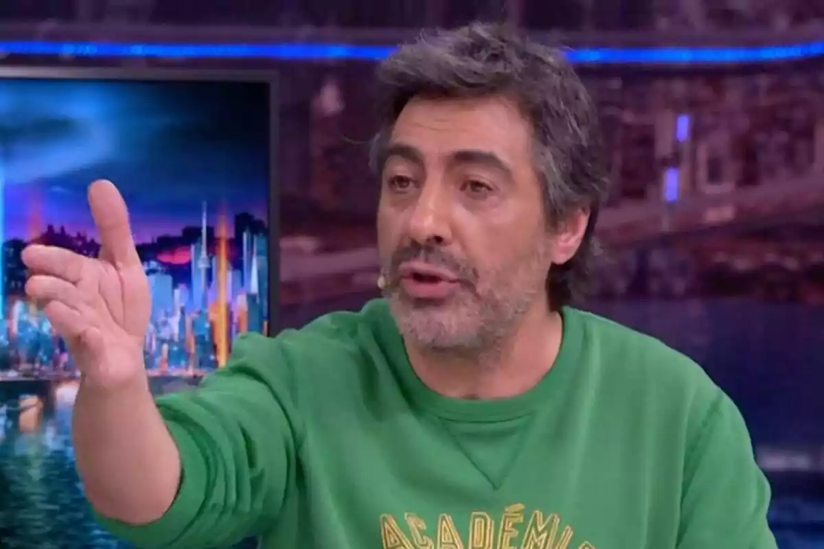 Captura de Juan del Val amb la mà aixecada a El Hormiguero