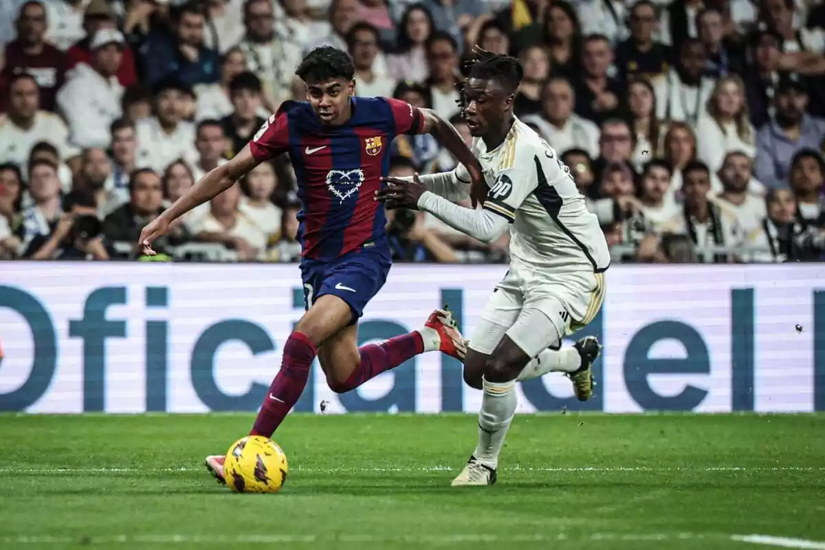 Lamine Yamal faces Eduardo Camavinga during El Clásico Lamine Yamal faces Eduardo Camavinga during El Clásico