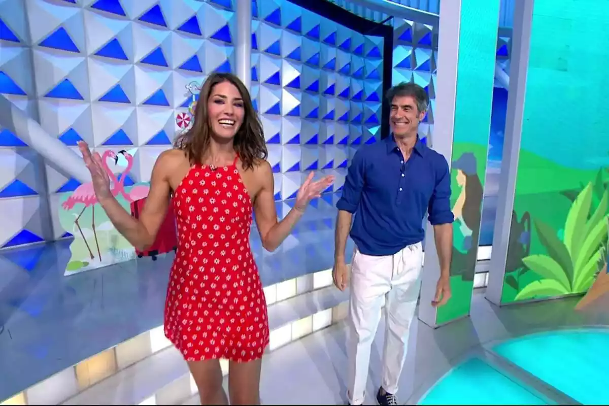 Laura Moure i Jorge Fernández, tots dos somrients, al plató de 'La ruleta de la sort' Laura Moure i Jorge Fernández, tots dos somrients, al plató de 'La ruleta de la sort'
