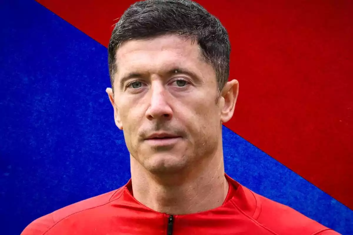 El futbolista del FC Barcelona Robert Lewandiski, a una foto en primer pla.