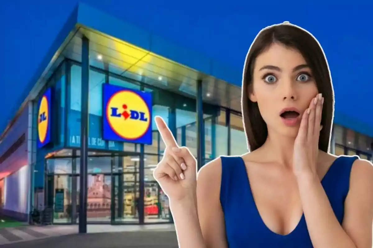 Dona sorpresa assenyalant un supermercat Lidl.