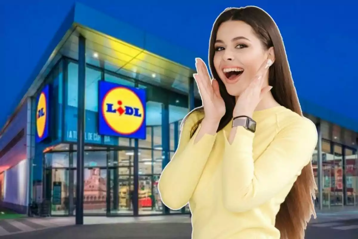 Una dona somrient amb un rellotge intel·ligent davant d'una botiga Lidl.