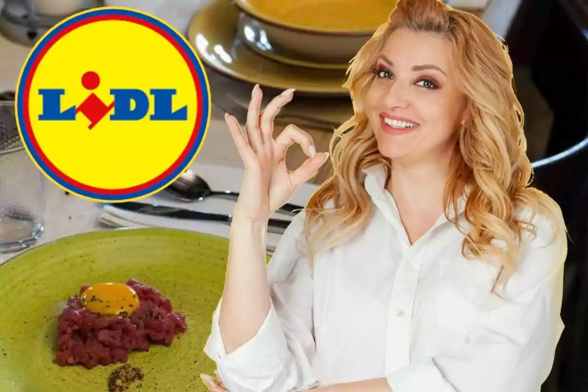 Una persona somrient fa un gest d'aprovació amb la mà davant d'un plat de menjar i el logotip de Lidl.