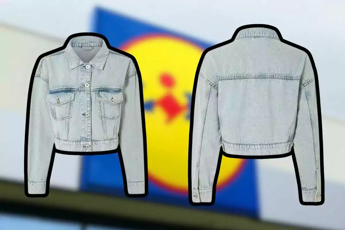 Jaqueta texana blau clar vista des del davant i l'esquena amb un fons desenfocat d'un logotip acolorit. Jaqueta texana blau clar vista des del davant i l'esquena amb un fons desenfocat d'un logotip acolorit.