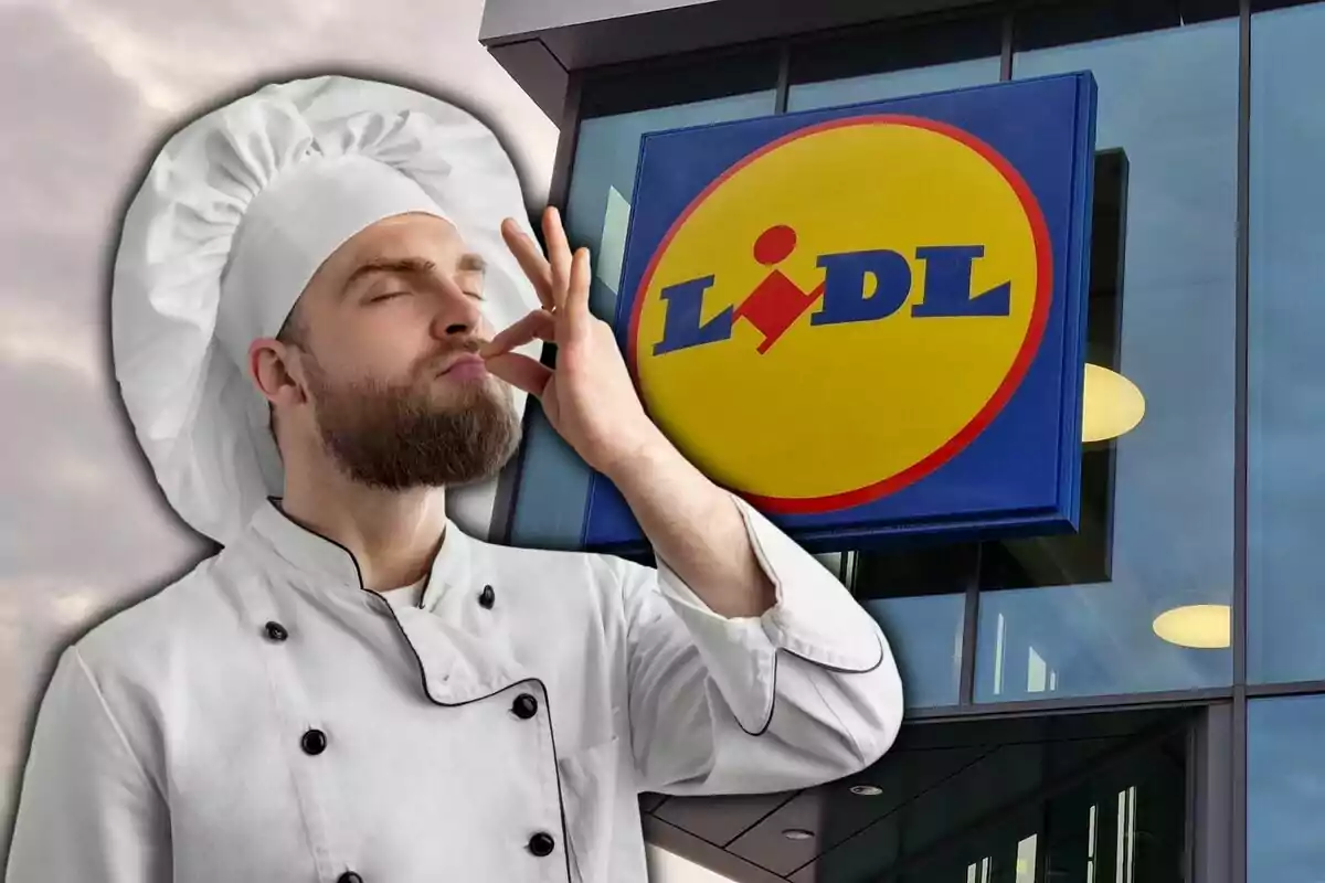 Un xef amb uniforme blanc fa un gest de satisfacció davant d'un edifici amb el logotip de Lidl.