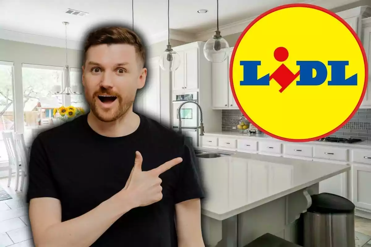 Un home amb expressió de sorpresa assenyala cap al logotip de Lidl en una cuina moderna.