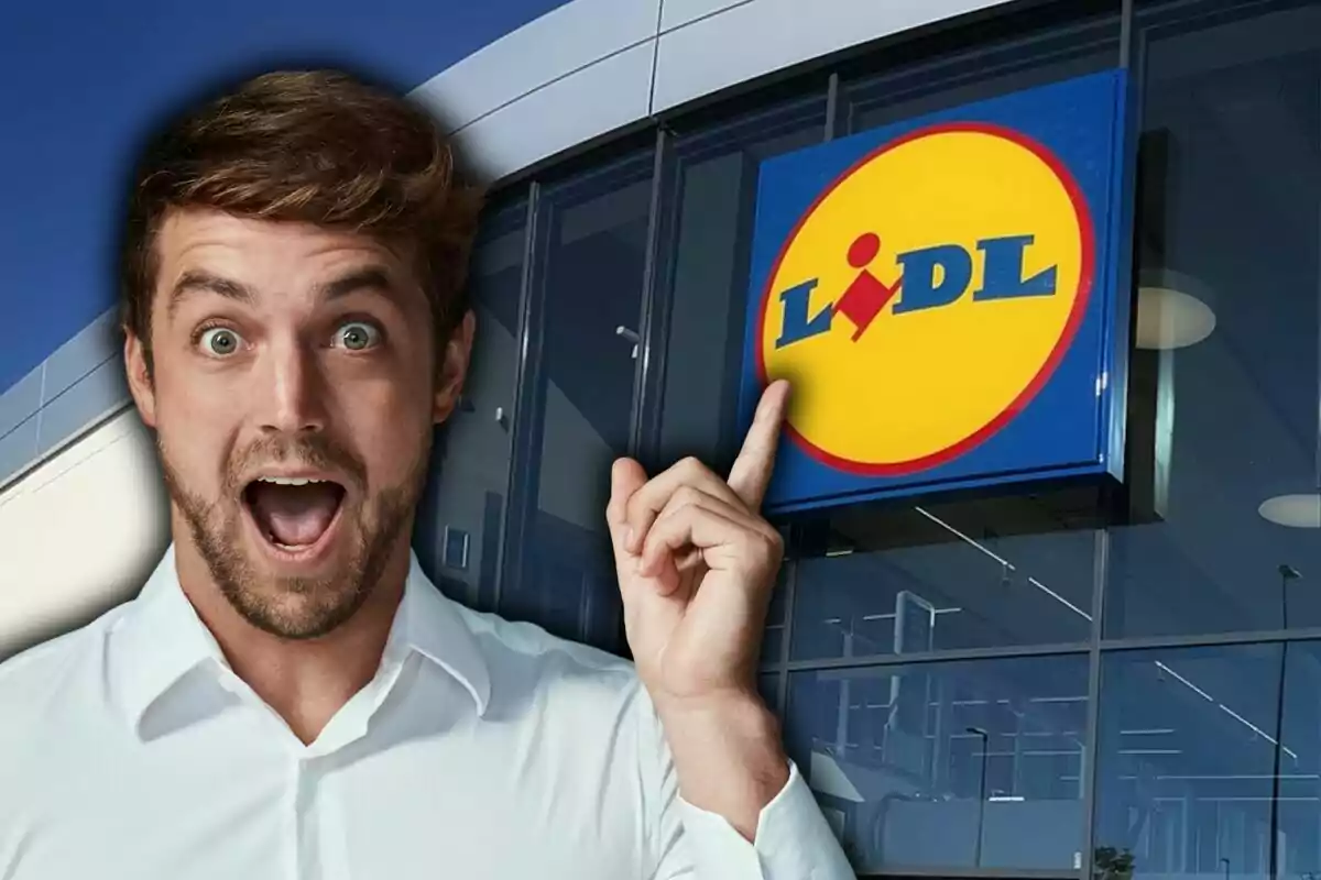 Un home amb expressió de sorpresa assenyala el logotip de Lidl a la façana d'una botiga. Un home amb expressió de sorpresa assenyala el logotip de Lidl a la façana d'una botiga.