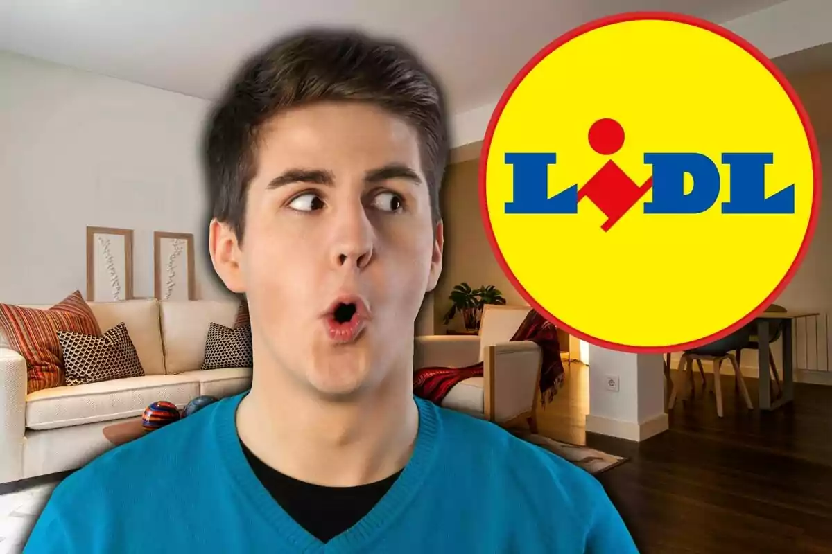 Un home sorprès en una sala d'estar amb el logotip de Lidl al fons.