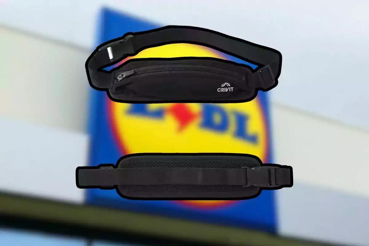 Dues vistes d’una ronyonera negra de la marca Crivit amb el logotip de Lidl desenfocat al fons Dues vistes d’una ronyonera negra de la marca Crivit amb el logotip de Lidl desenfocat al fons
