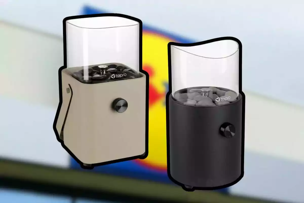 Dos dispositius cilíndrics amb base de color beix i negre, cadascun amb un compartiment superior transparent que conté pedres, sobre un fons desenfocat. Dos dispositius cilíndrics amb base de color beix i negre, cadascun amb un compartiment superior transparent que conté pedres, sobre un fons desenfocat.