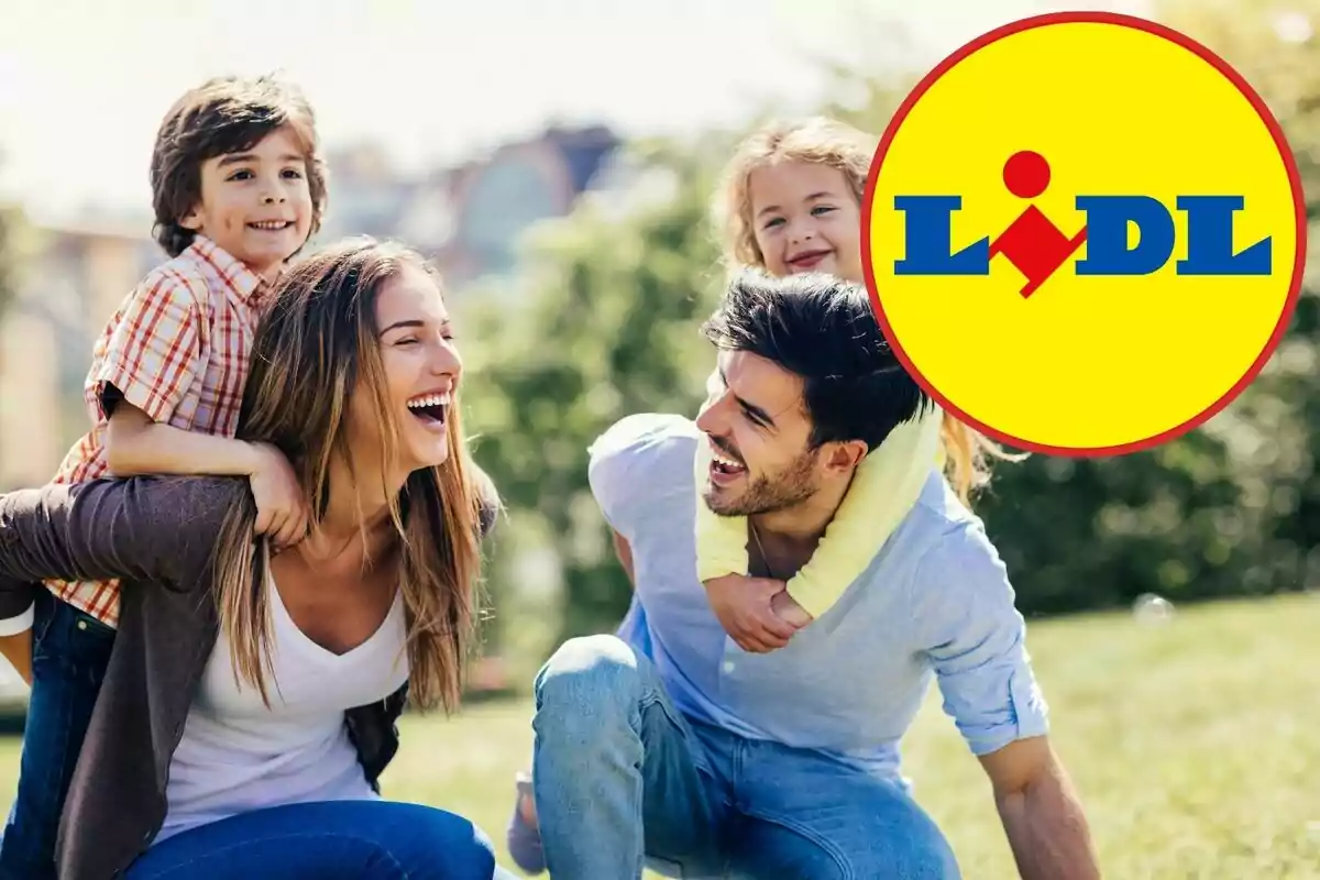 Una família feliç jugant a l'aire lliure amb el logotip de Lidl a la cantonada superior dreta.