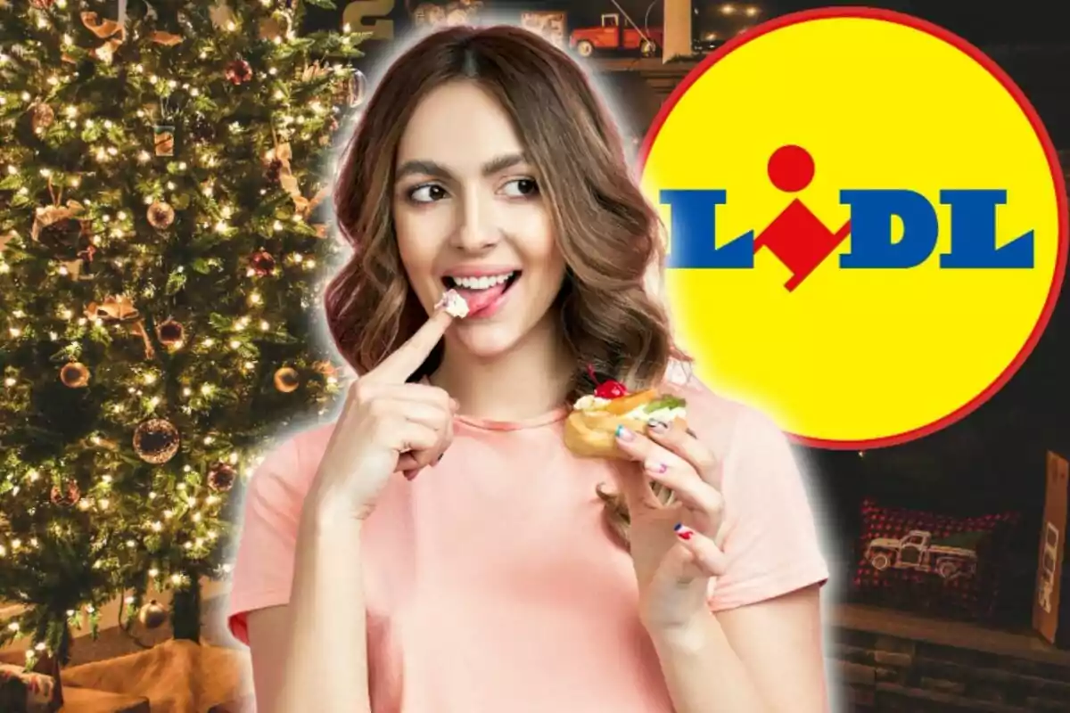 Dona somrient mentre menja un pastisset amb un arbre de Nadal il·luminat i el logotip de Lidl al fons.