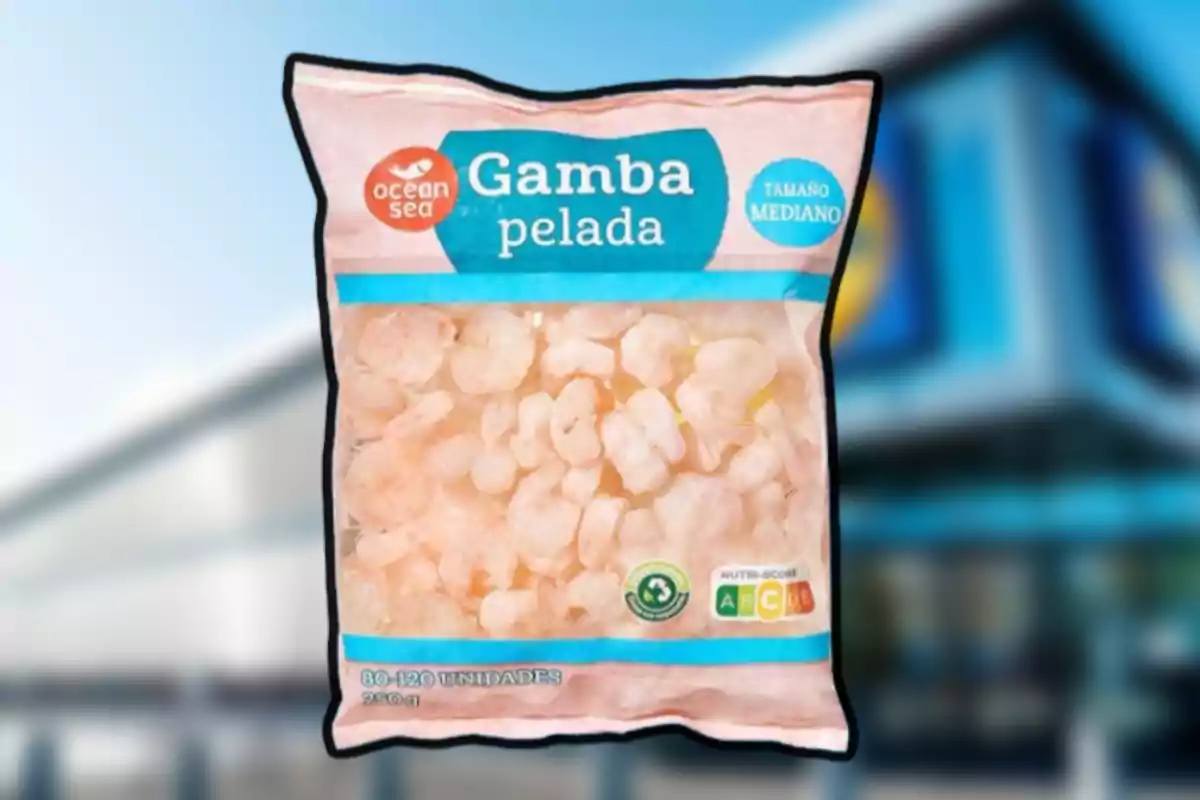 Paquet de gambes pelades de mida mitjana de la marca Ocean Sea amb etiqueta d'informació nutricional i reciclatge.