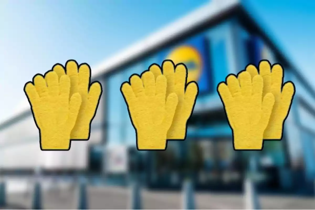 Tres emojis de guants grocs sobre un fons desenfocat d'un edifici. Tres emojis de guants grocs sobre un fons desenfocat d'un edifici.