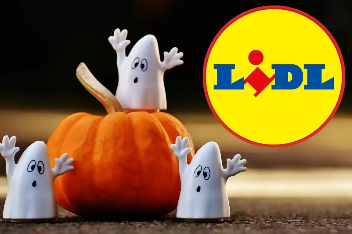 Tres figures de fantasmes blancs al voltant d'una carbassa taronja amb el logotip de Lidl al fons. Tres figures de fantasmes blancs al voltant d'una carbassa taronja amb el logotip de Lidl al fons.