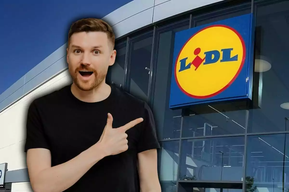 Un hombre con expresión sorprendida señala hacia el logotipo de una tienda Lidl en el fondo.