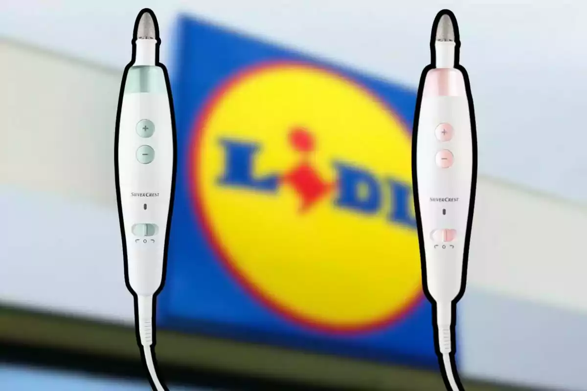 Dos dispositius de la marca SilverCrest amb fons del logotip de Lidl. Dos dispositius de la marca SilverCrest amb fons del logotip de Lidl.