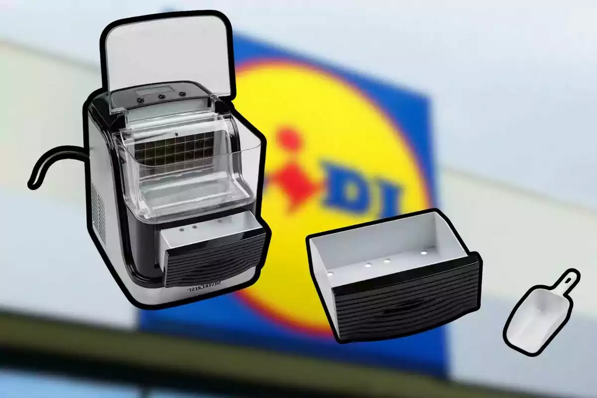 Màquina de fer gel amb la seva safata i pala sobre un fons desenfocat d’un rètol de supermercat. Màquina de fer gel amb la seva safata i pala sobre un fons desenfocat d’un rètol de supermercat.