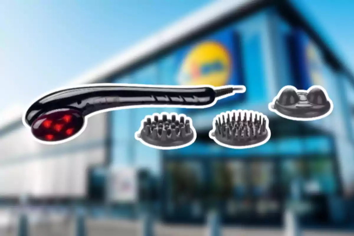 Massatgeador elèctric de mà amb diversos capçals intercanviables davant d’una botiga difuminada de Lidl