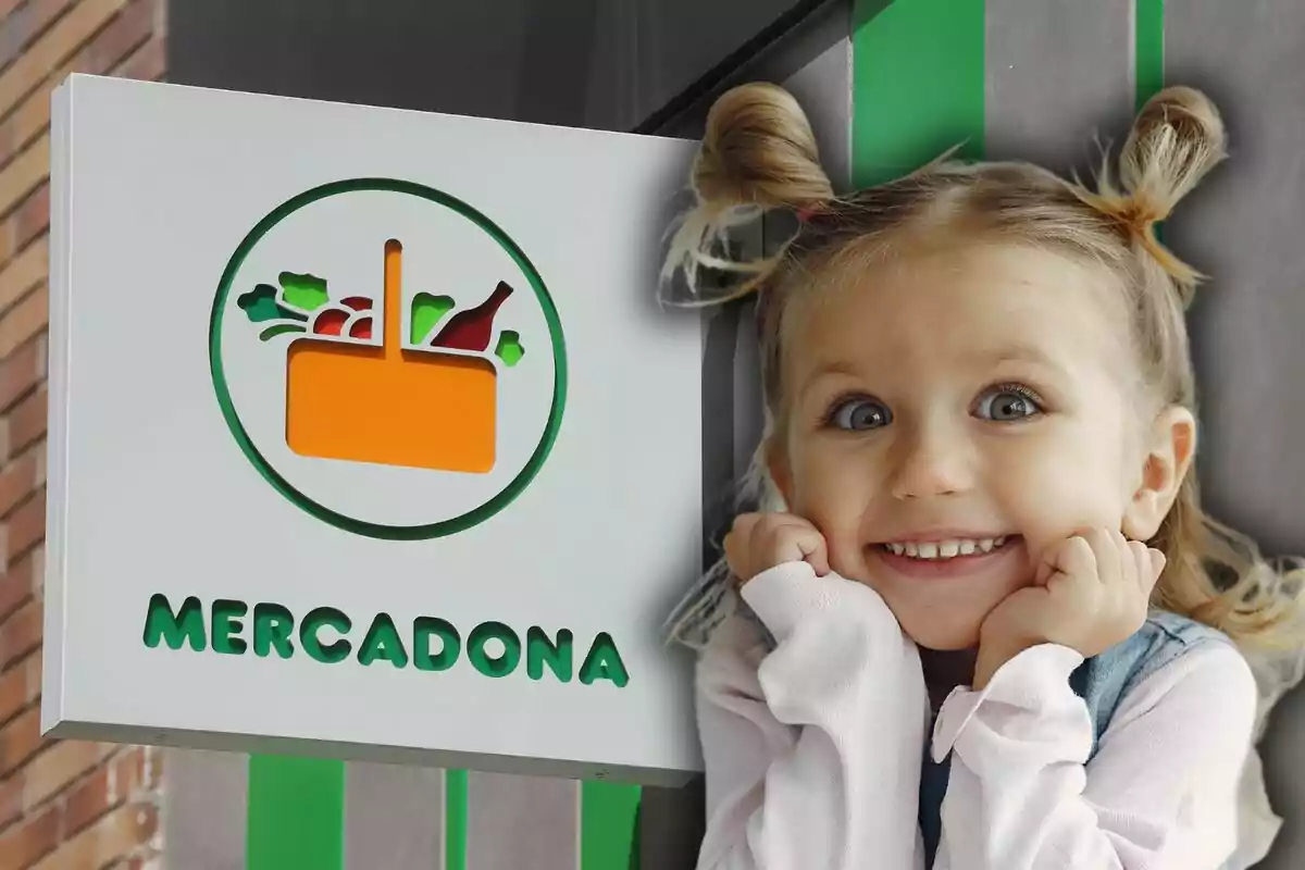 Una nena somrient amb pentinat de cuetes és al costat d'un cartell de supermercat que té un logotip amb una cistella de la compra i productes.