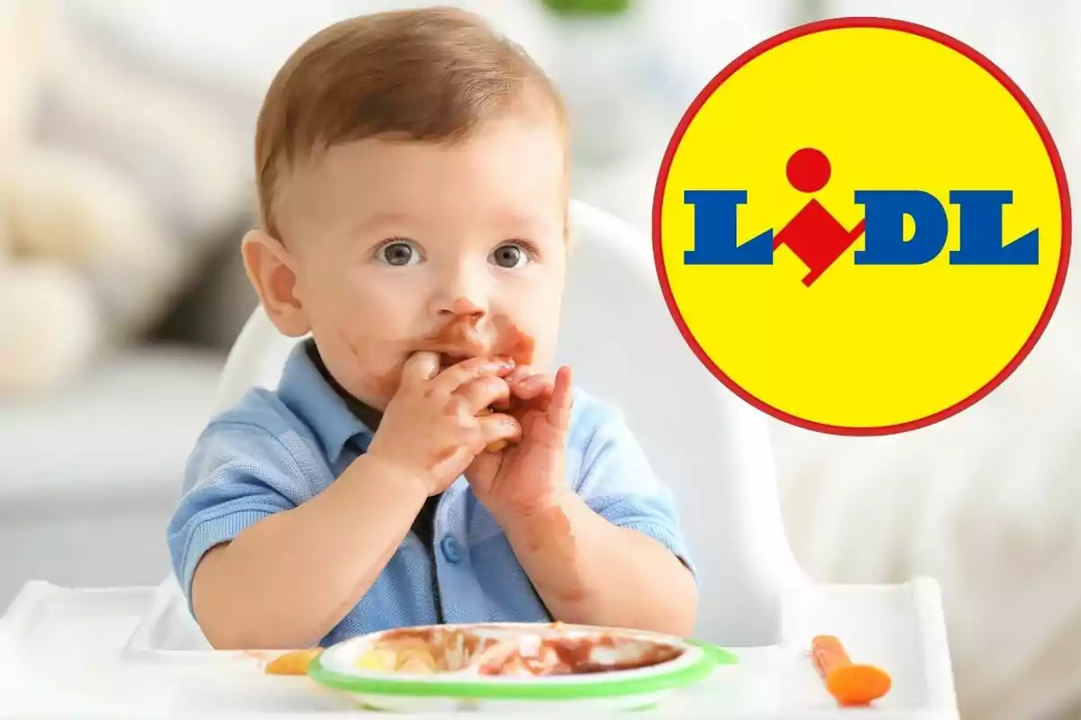 Un nadó amb menjar a la cara i les mans assegut en una trona amb el logotip de Lidl al costat.