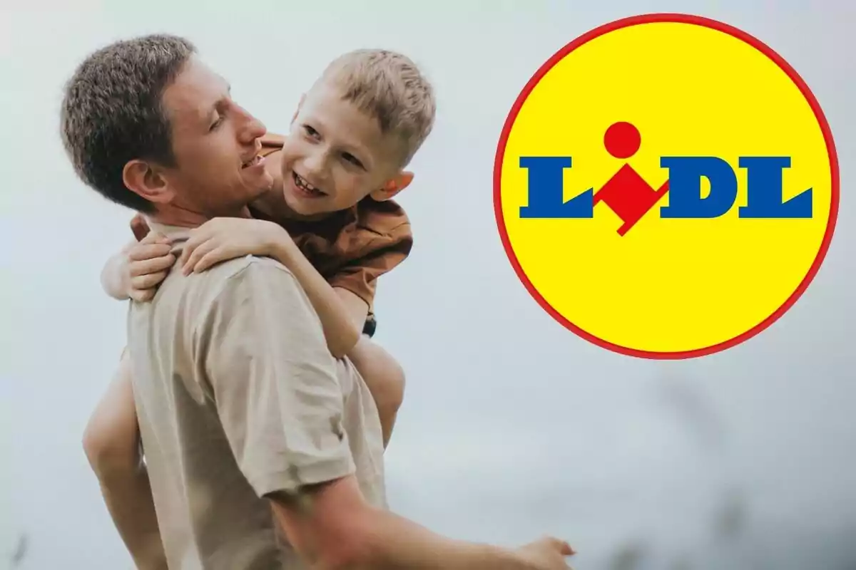 Un home somrient sosté un nen als seus braços mentre el nen l'abraça i tots dos semblen feliços; a la dreta es mostra el logotip de Lidl.