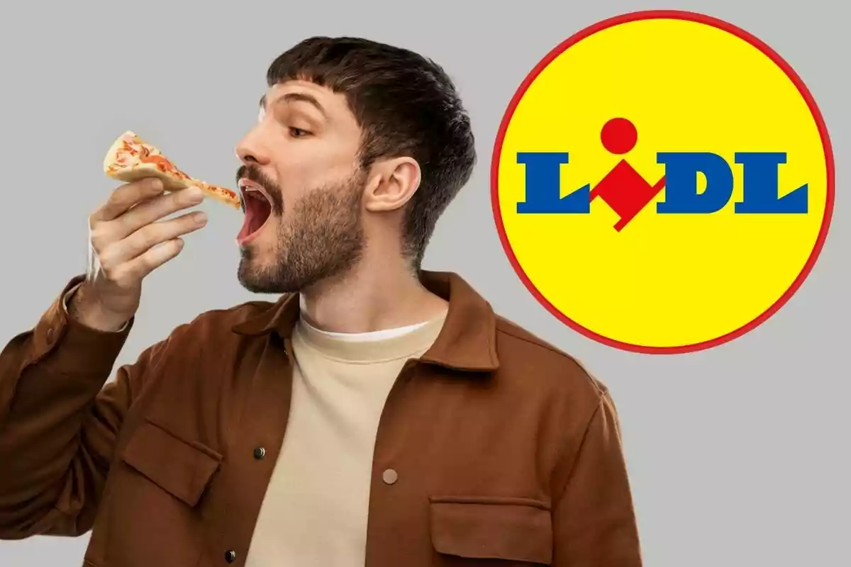 Home menjant una llesca de pizza amb el logotip de Lidl al fons.