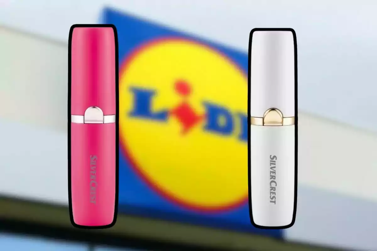 Dos dispositius de la marca Silver Crest de color rosa i blanc davant d’un cartell borros de la botiga Lidl