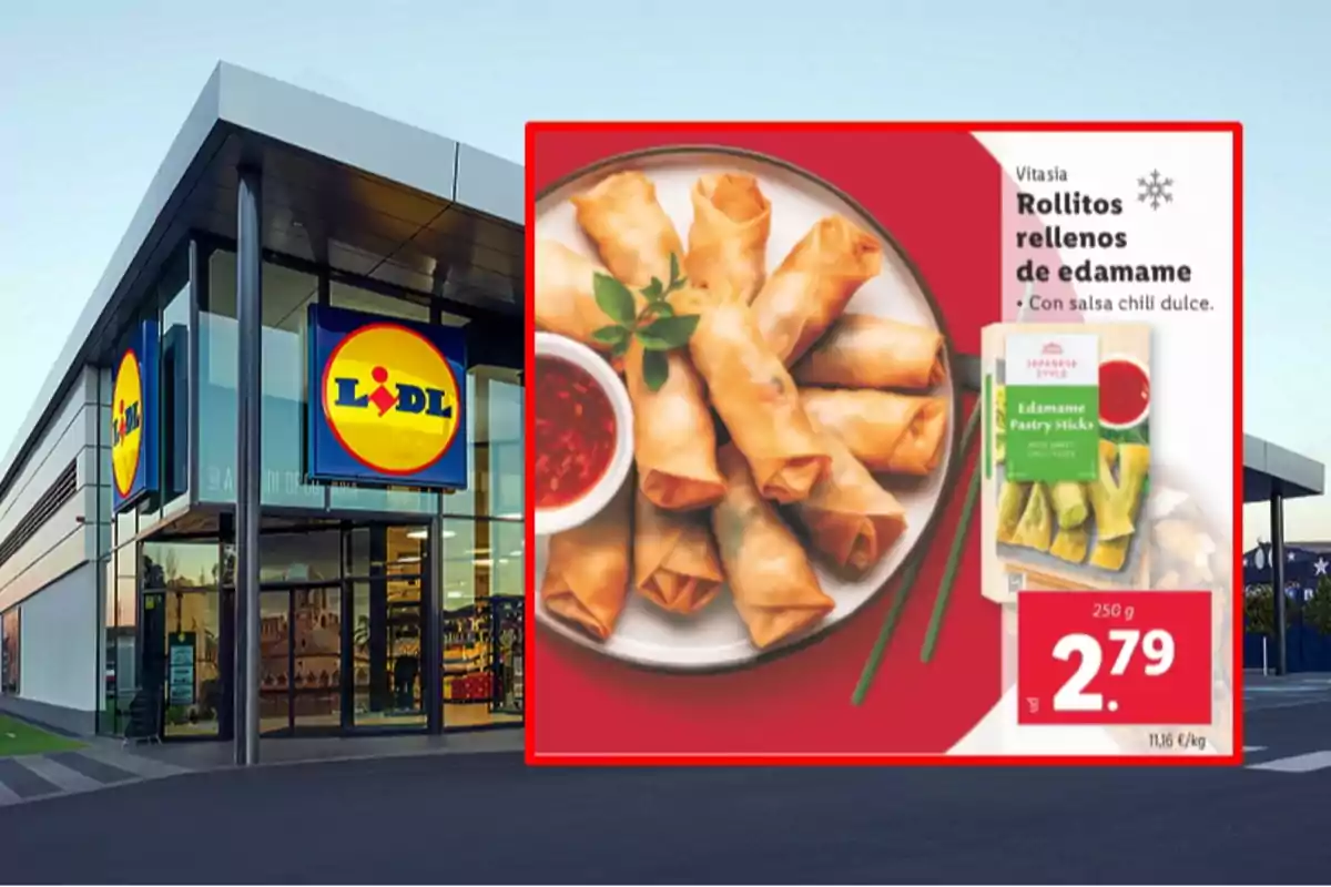 Imatge de la façana d'una botiga Lidl al costat d'un anunci de rotllets farcits d'edamame amb salsa chili dolça, mostrant el preu i l'embalatge del producte. Imatge de la façana d'una botiga Lidl al costat d'un anunci de rotllets farcits d'edamame amb salsa chili dolça, mostrant el preu i l'embalatge del producte.