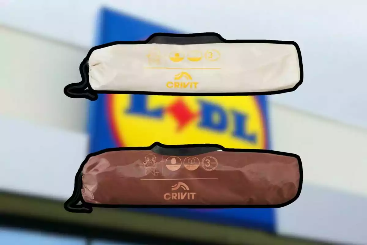 Dues bosses de transport de la marca Crivit en colors beix i marró davant d’un cartell borros de Lidl Dues bosses de transport de la marca Crivit en colors beix i marró davant d’un cartell borros de Lidl