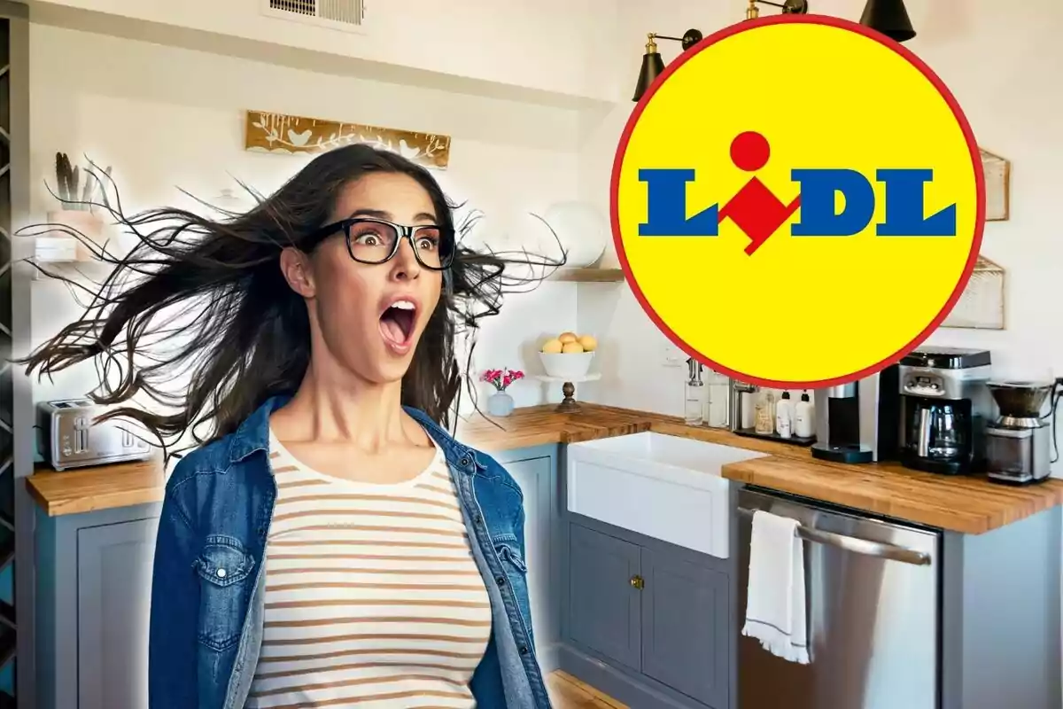 Dona sorpresa en una cuina moderna amb el logotip de Lidl a la cantonada superior dreta.