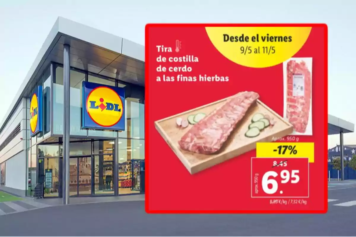 Façana d'una botiga Lidl amb un cartell promocional que anuncia una oferta de costella de porc a les fines herbes amb un descompte del 17% disponible del 9 a l'11 de maig. Façana d'una botiga Lidl amb un cartell promocional que anuncia una oferta de costella de porc a les fines herbes amb un descompte del 17% disponible del 9 a l'11 de maig.