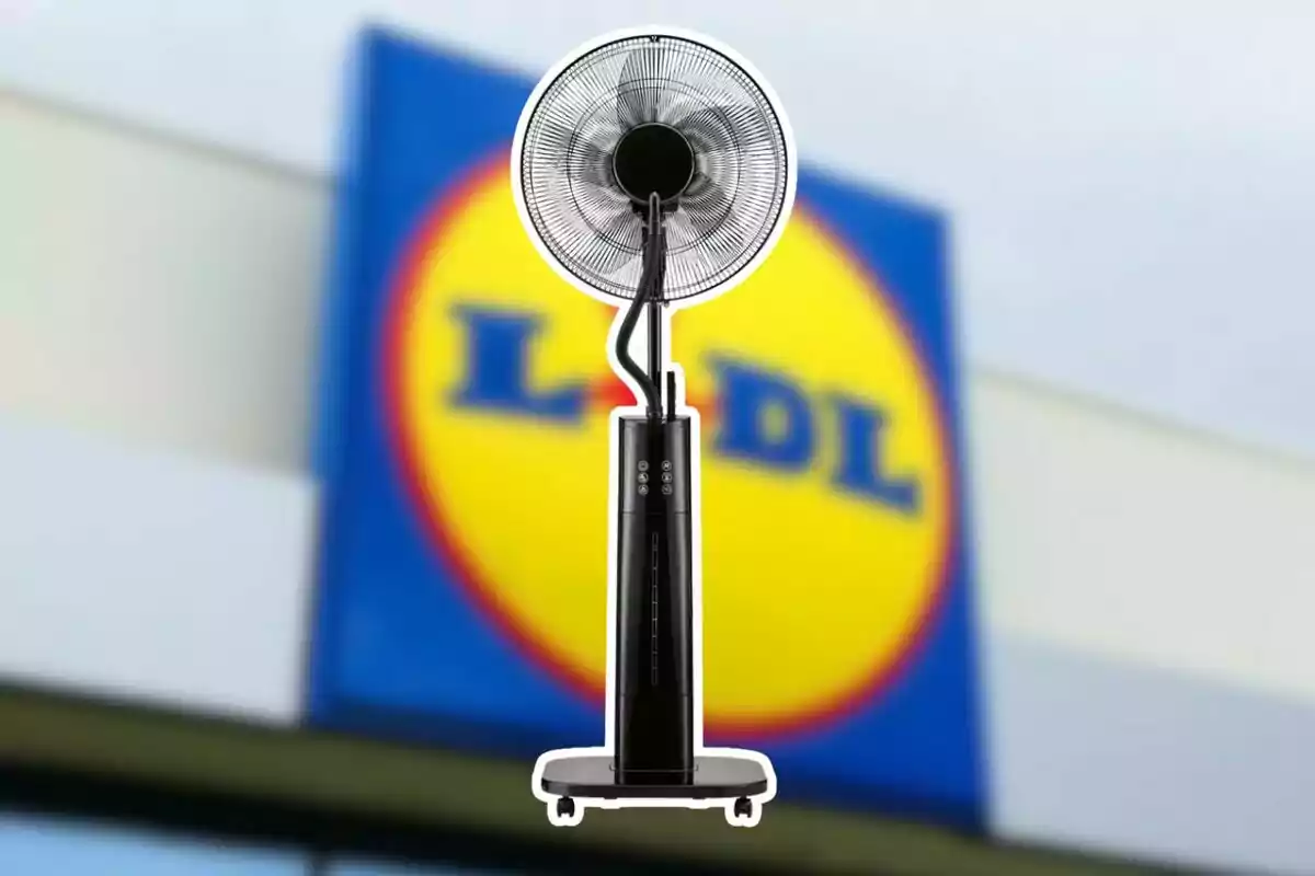 Ventilador de peu negre amb control digital davant d’un cartell borros de la botiga Lidl Ventilador de peu negre amb control digital davant d’un cartell borros de la botiga Lidl
