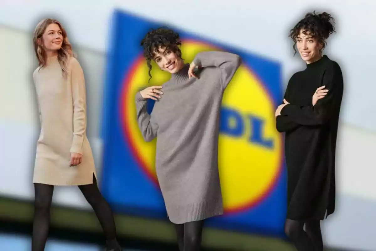 Tres dones posen amb vestits de punt davant d'un cartell borrós d'un supermercat.