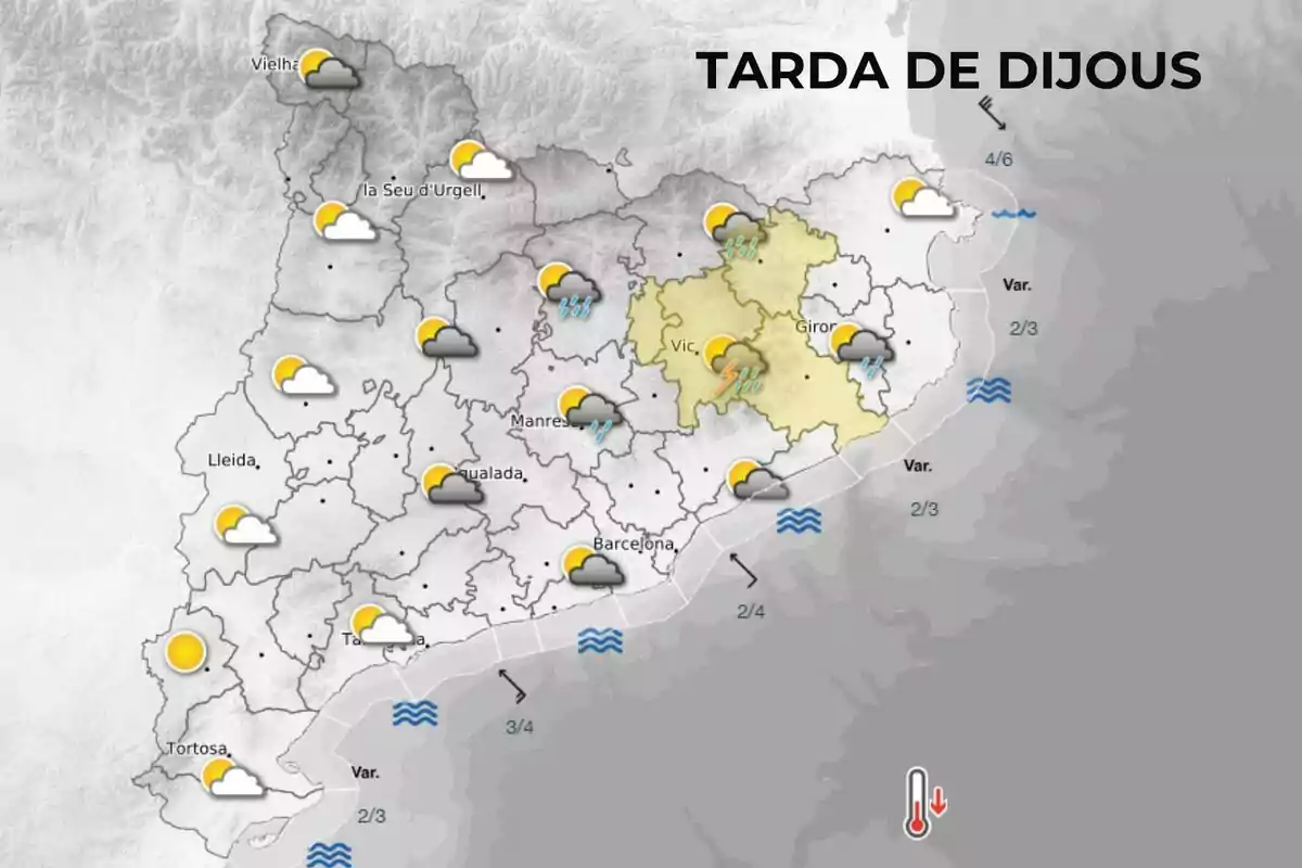 Mapa meteorològic de Catalunya per a la tarda de dijous mostrant núvols, sol i pluja en diferents àrees, amb símbols de vent i temperatura al mar. Mapa meteorològic de Catalunya per a la tarda de dijous mostrant núvols, sol i pluja en diferents àrees, amb símbols de vent i temperatura al mar.