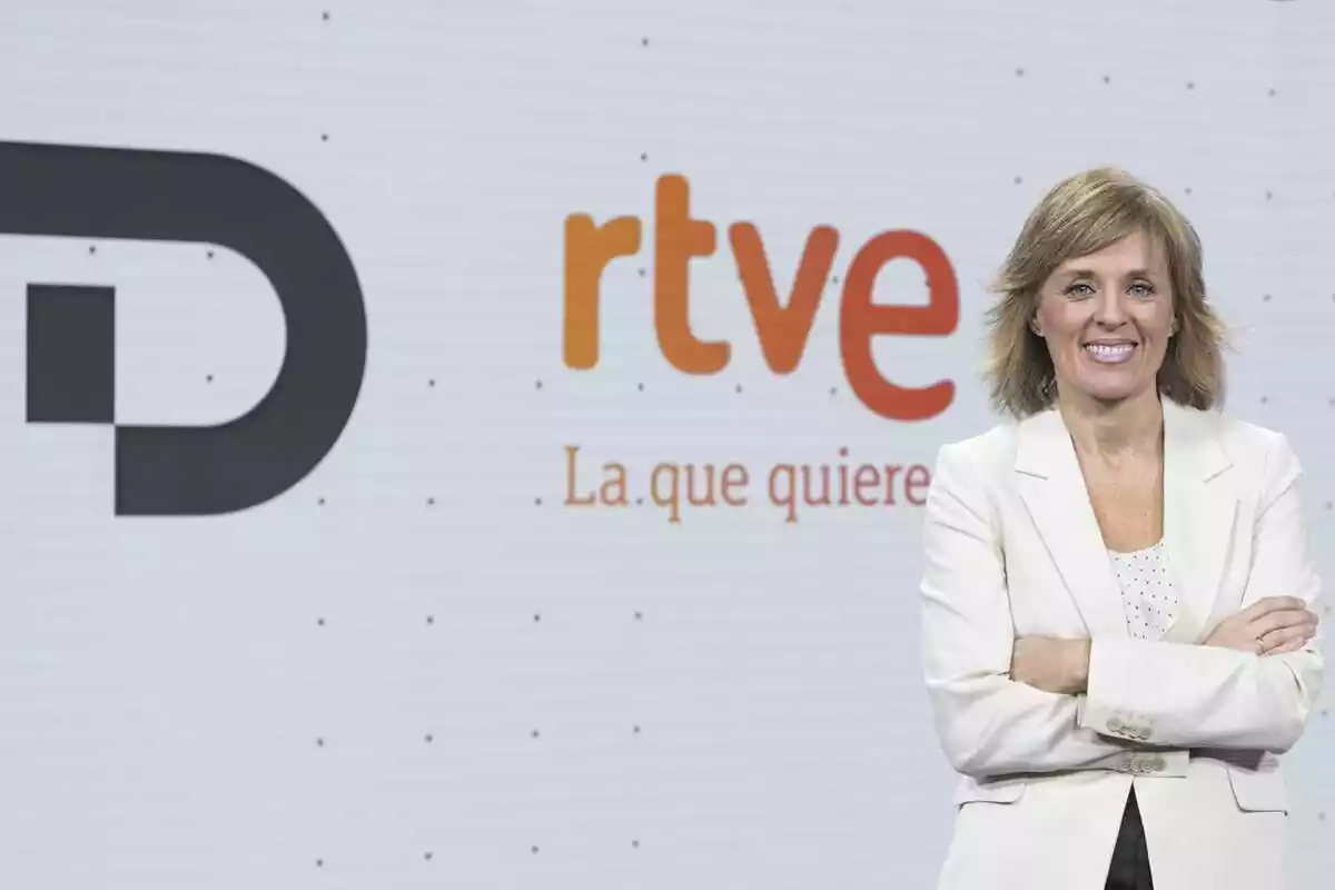 Posado de Marta Carazo como nueva presentadora del Telediario de La 1 Posado de Marta Carazo como nueva presentadora del Telediario de La 1