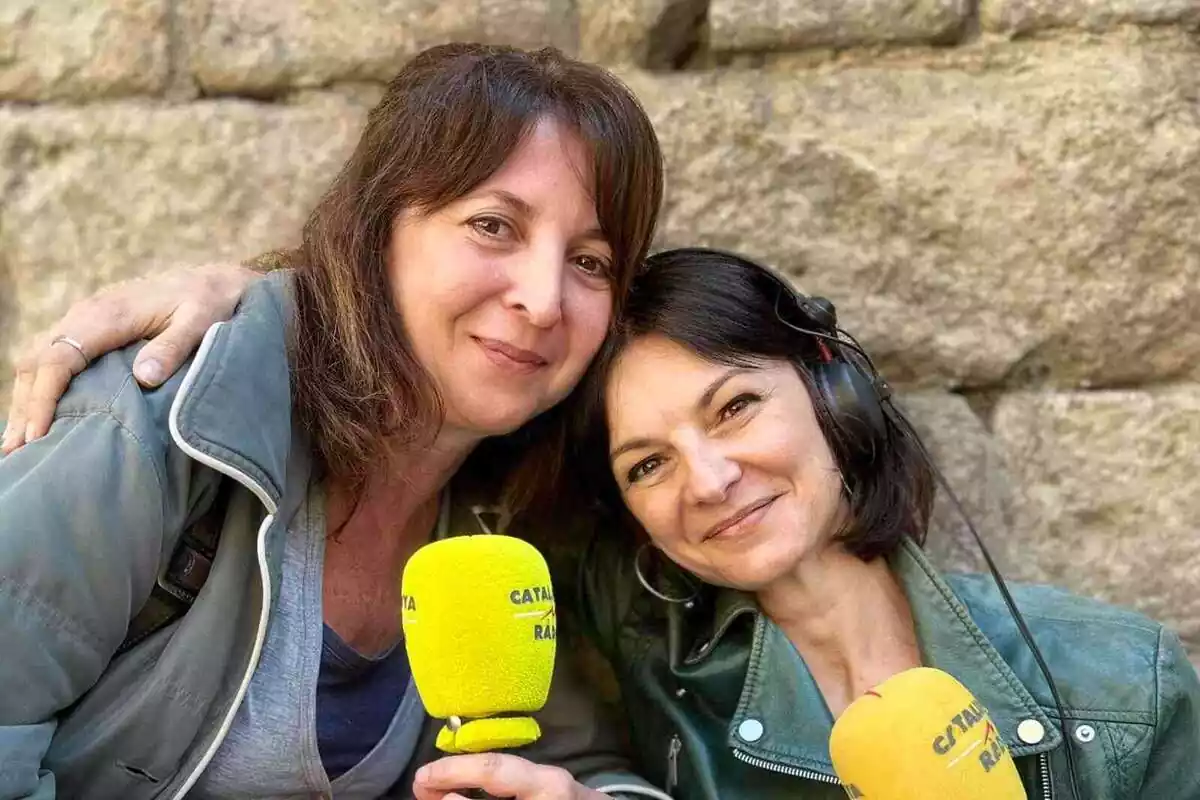 Imatge de Marta Vives (a la dreta) de Catalunya Ràdio